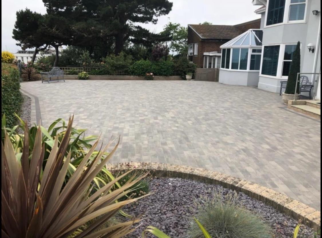 Block paving courtyard with curved landscaped border
